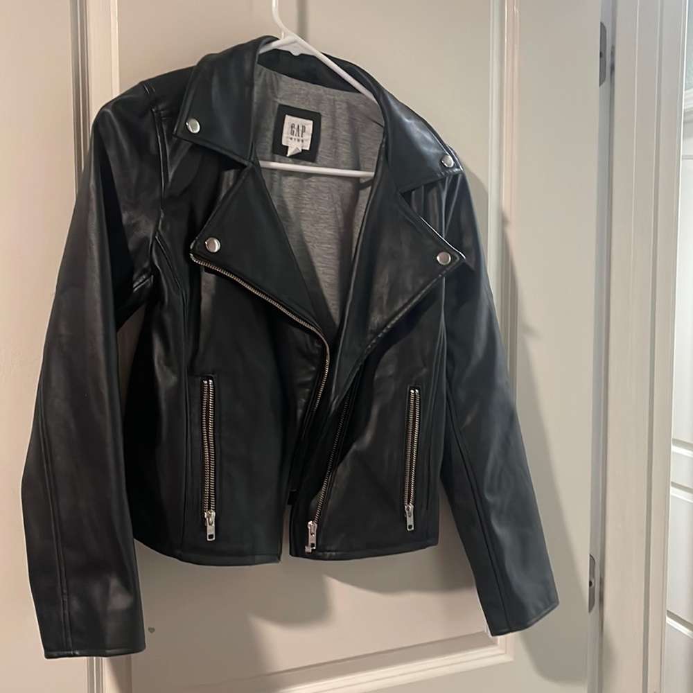 Smoke free/pet gap kids never worn